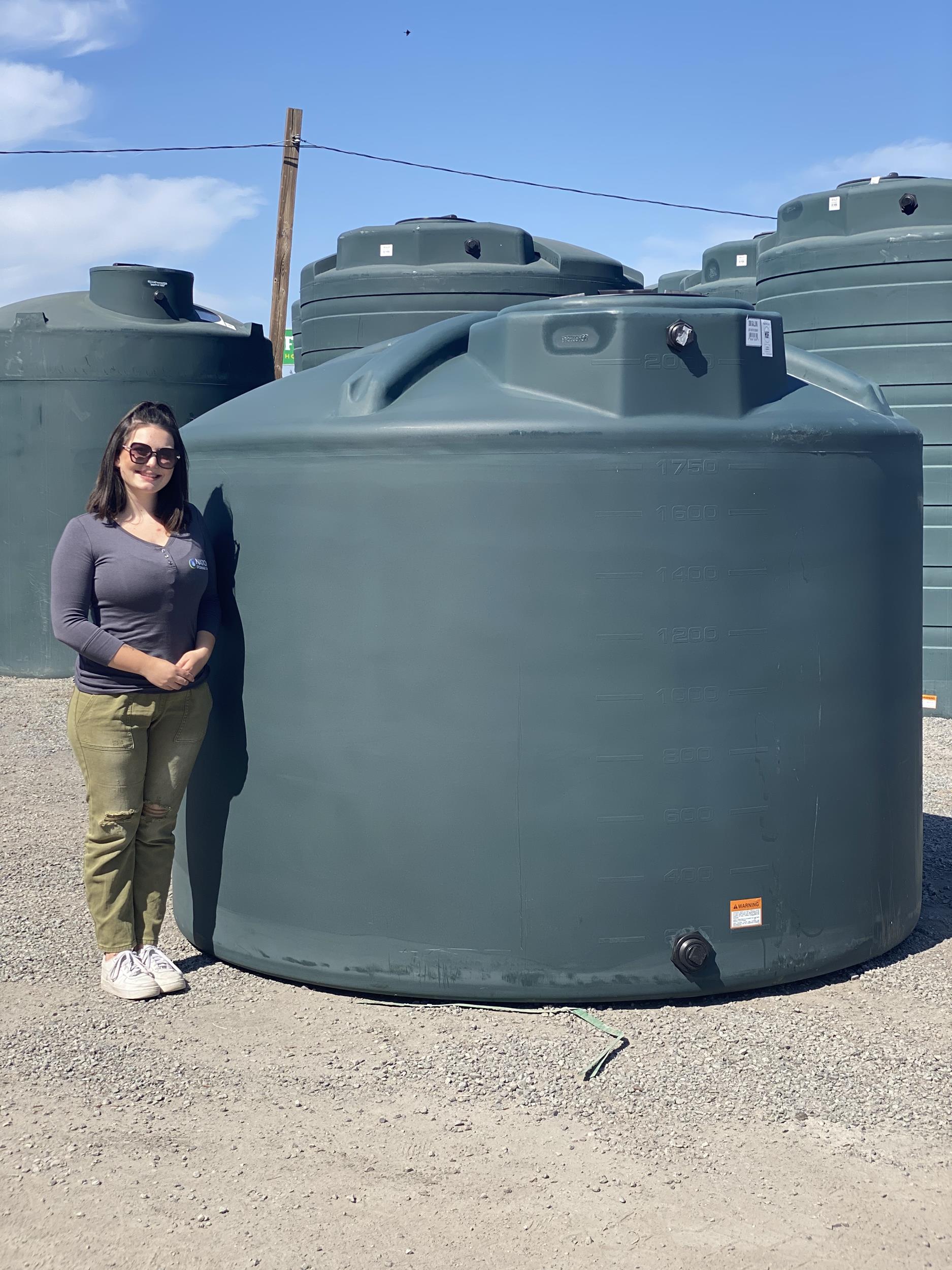 1000 Gallon Plastic Vertical Water Storage Tank in Green