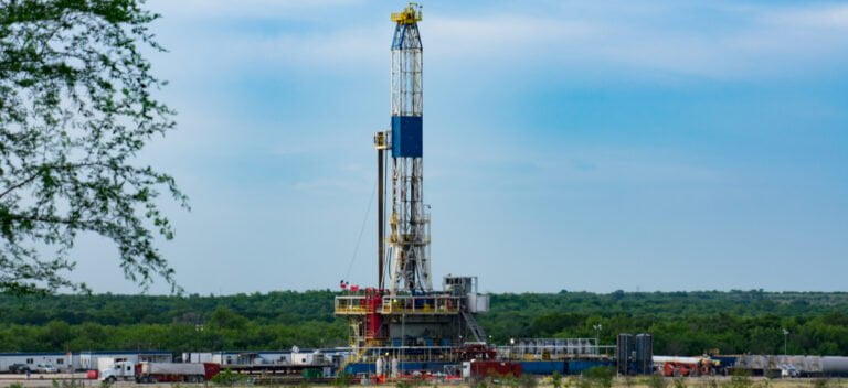 Fracking American Shale Well - Eagle Ford Basin Oil